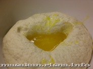 masukkan bahan 2 ke bahan 1 yang sudah mengembang